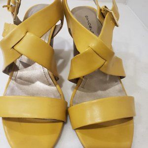 BANDOLINO MARIGOLD YELLOW LEATHER STAPPY 3" SANDALS SIZE 9M.
